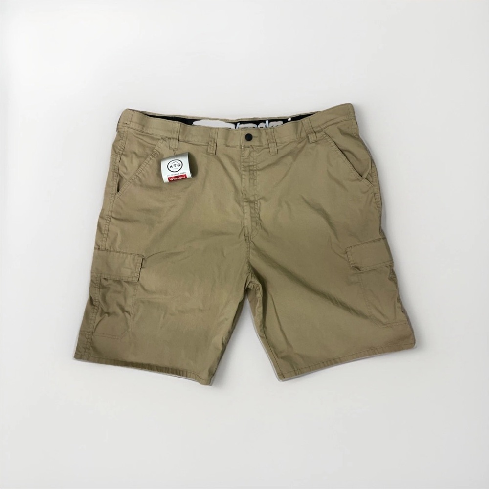 Wrangler Men's All Terrain Gear Cargo Khaki Shorts NWT, Size 46, 10" Inseam